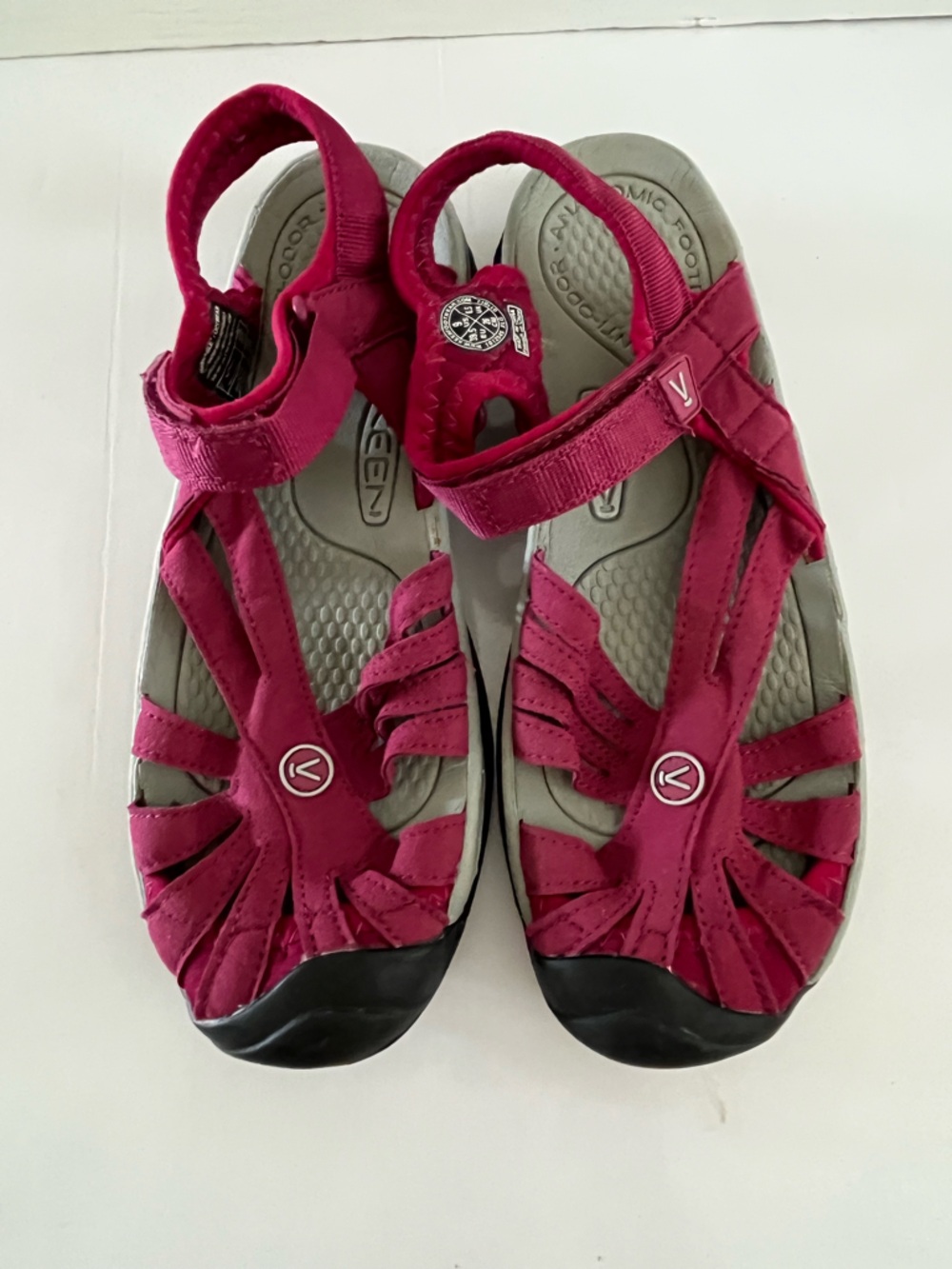 Keen Rose Women’s Size 9 Sandals Beet Red Pinkish Shoes 1012545